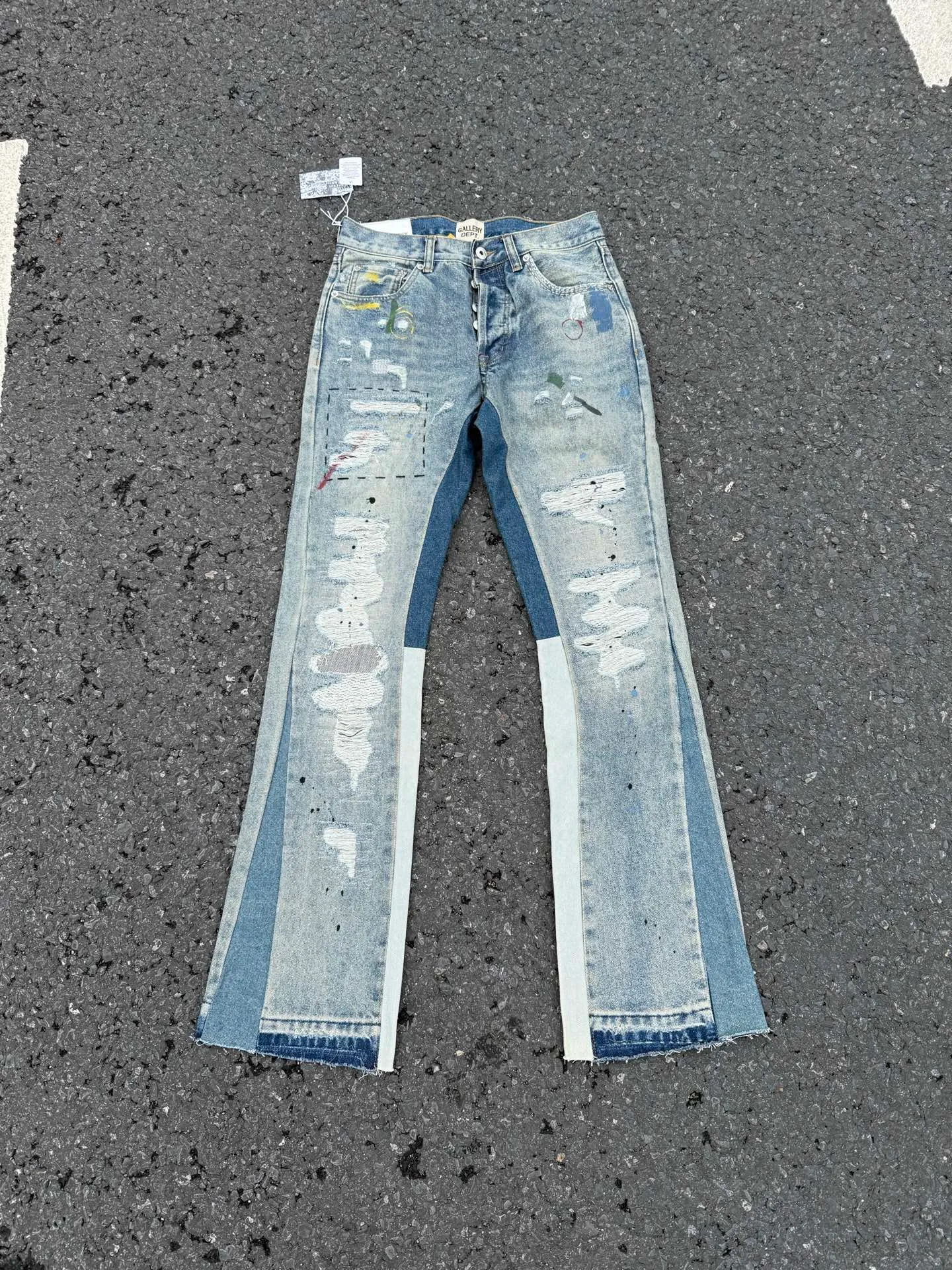 #8215 P300💰 GALLERY DEPT. Vintage splicing, hand-stitched hole patches, random tie lines, loose washed flared jeans - truly restore the ultimate texture of Vintage - original hardware accessories, washed and other elevators, QR code analysis are all purchased from the original factory, high degree of restoration, you are welcome to compare the products ~ - three-dimensional version, loose and comfortable, not picky about the figure, taller and slimmer, factory Seiko, original factory quality control, same style for men and women, can be matched with couples Versatile recommendation: must-have jeans for all seasons - Sizes: 28 30 32 34 36